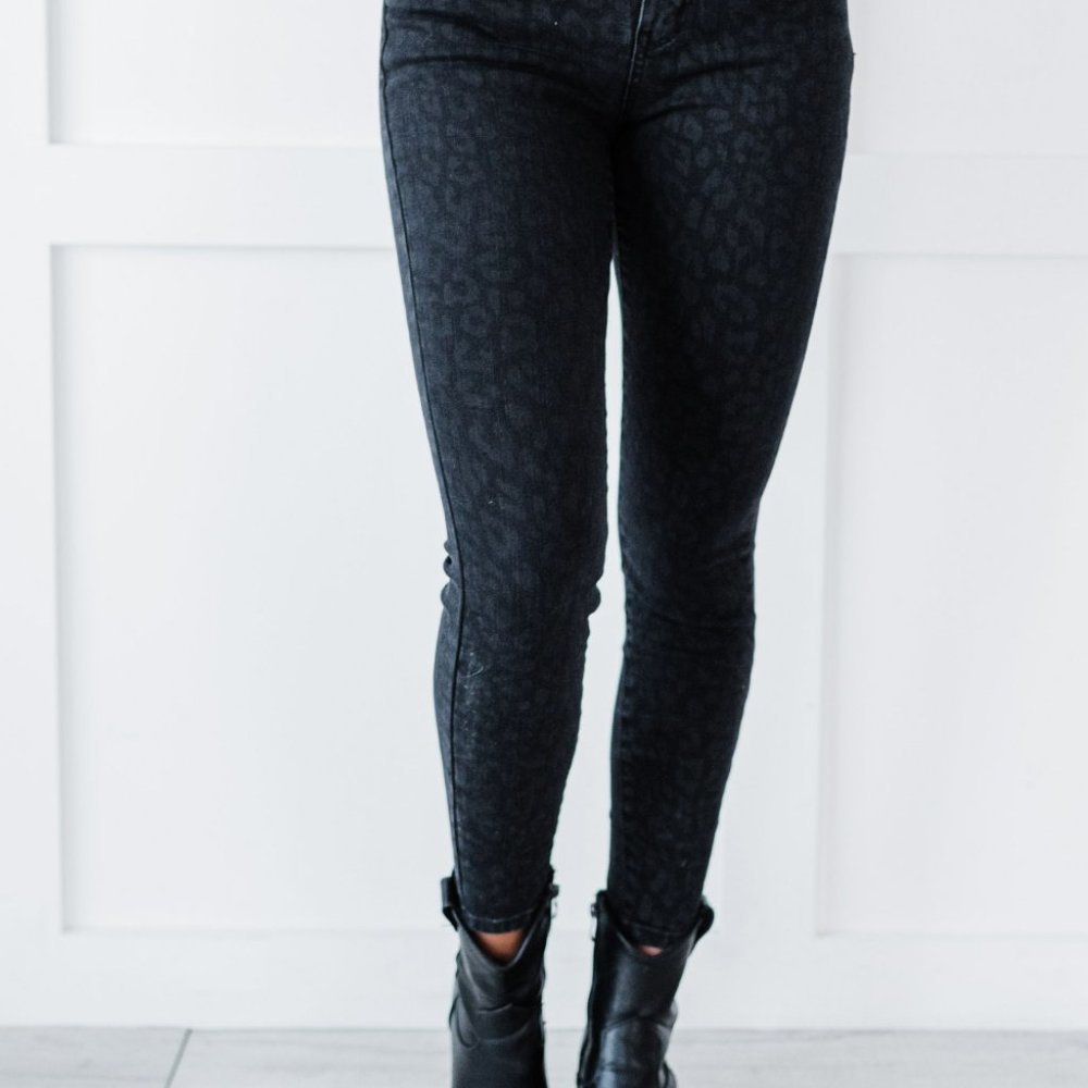 Judy Blue Full Size Run Cheetah Print Skinny Jeans with Pockets